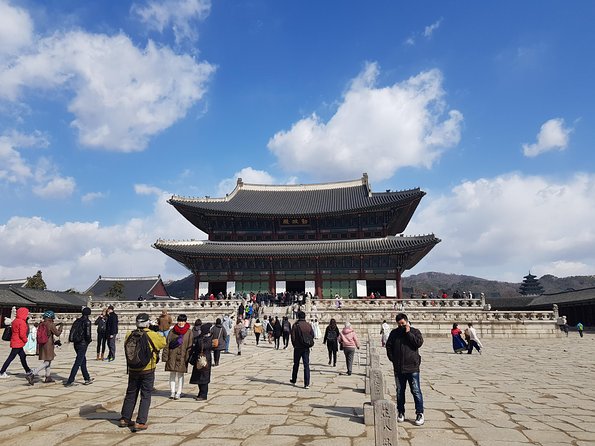 Seoul: Gyeongbok Palace, Bukchon Village, and Gwangjang Tour - Bugak Skyway and Bugak Palgakjeong: the quickest payoff for Seoul views