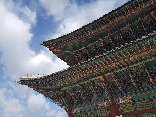 Seoul: Gyeongbok Palace, Bukchon Village, and Gwangjang Tour - Guide energy is the real difference in a short-day tour