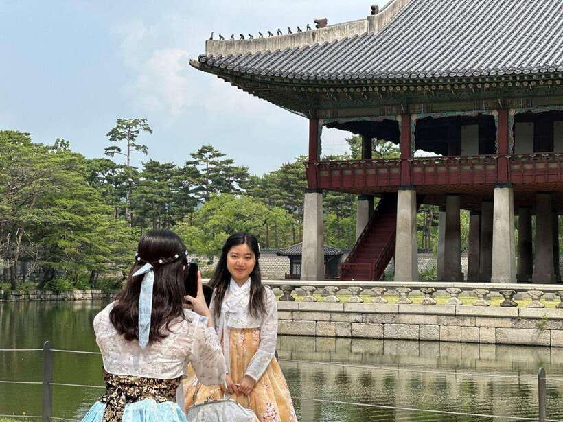 Seoul: Gyeongbok Palace, N Tower, & Local Market City Tour - Insadong Arts & Crafts: lunch on your terms