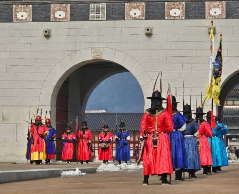 Seoul: Gyeongbokgung, Lotte Tower & Gangnam Trendy Day Tour - Sungsu-dong: Stylish Shops and Creative-Scene Coffee Stops