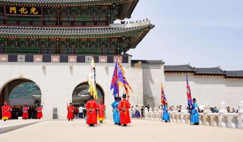 Seoul: Gyeongbokgung, Lotte Tower & Gangnam Trendy Day Tour - Choosing Your Start Point: Myeong-dong or Hongik University Exit 8