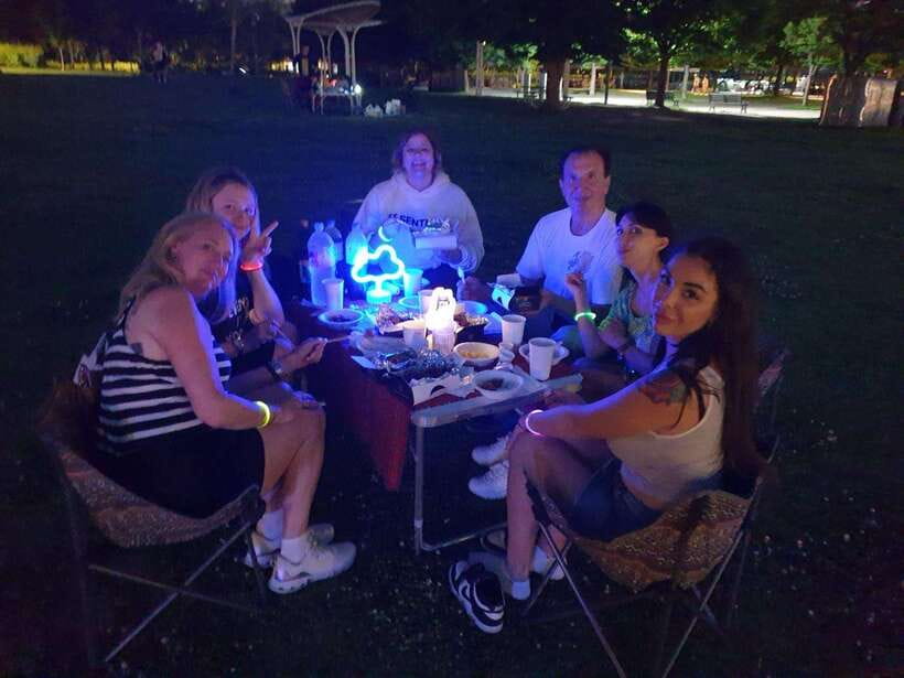 Seoul: Han River Night Picnic & Games with Cruise - Optional bike time and the Banpo Rainbow Fountain offer