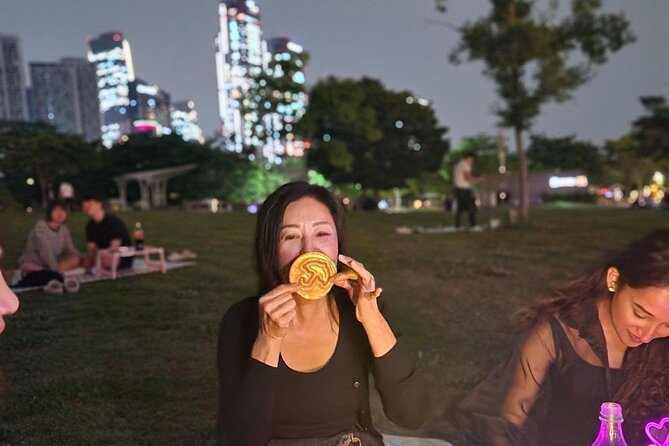 Seoul Han River Night Tour: Picnic, Games & Starlight Cruise - Squid Game-style games in the park: why this part matters