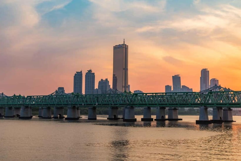 Seoul: Han River Sunset Bike Tour with Rainbow Fountain Show - Why this Han River sunset bike feels like a Seoul shortcut