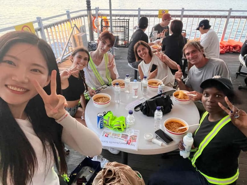 Seoul: Han River Sunset Bike Tour with Rainbow Fountain Show - Yeouido Hangang Park: your warm-up stop and first real views