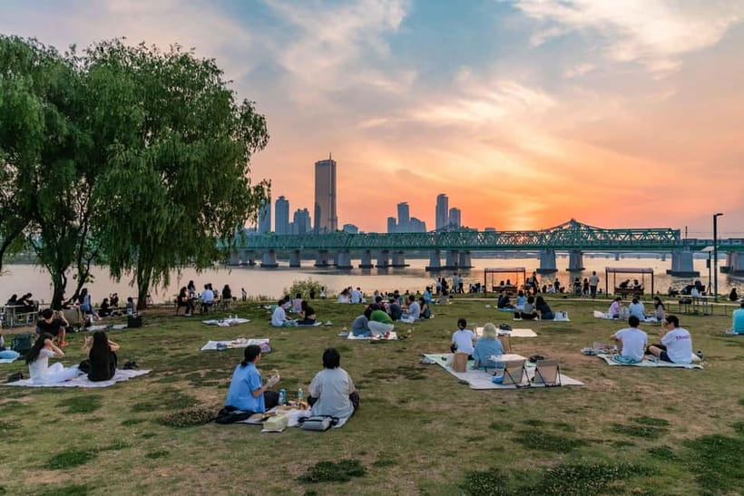 Seoul: Han River Sunset Bike Tour with Rainbow Fountain Show - Nodeul Island: the panoramic pause that feels quieter than you expect
