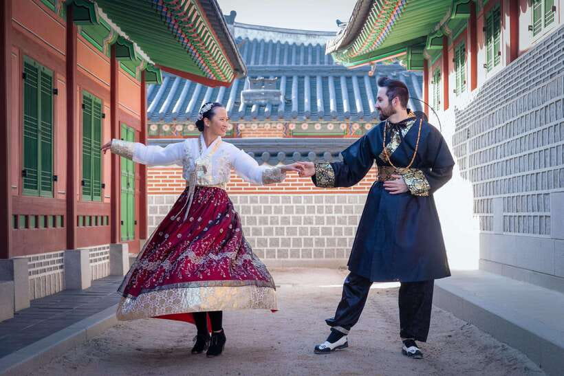Seoul: Hanbok Photo Tour at Gyeongbokgung Palace - After the shoot: keeping the hanbok for a while