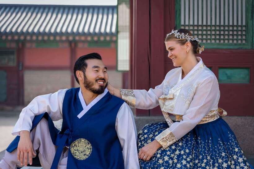 Seoul: Hanbok Photo Tour at Gyeongbokgung Palace - Your photos: 200+ unedited, plus 20 edited picks