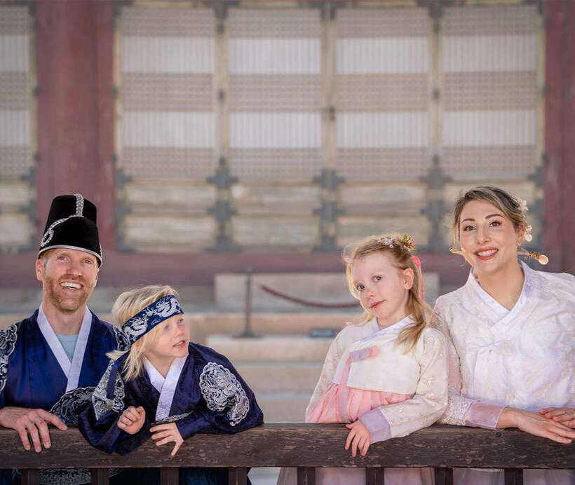 Seoul: Hanbok Rental with Gyeongbokgung Palace Entry - Gyeongbokgung in hanbok: what to focus on once you’re inside