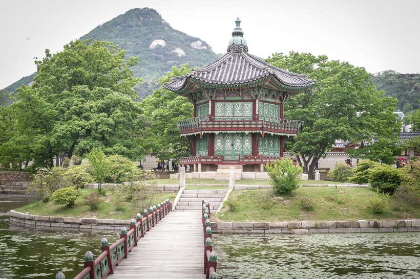 Seoul Highlights: Gyeongbok Palace, Insadong & N Seoul Tower - Namsangol Hanok Village: the quiet reset before the skyline