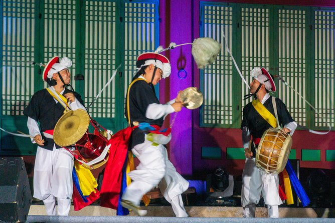 Seoul Highlights & Hidden Gems – Private Tour with Photo Service - Insadong and Gwangjang Market: Shopping Lanes and Eat-Your-Way Seoul