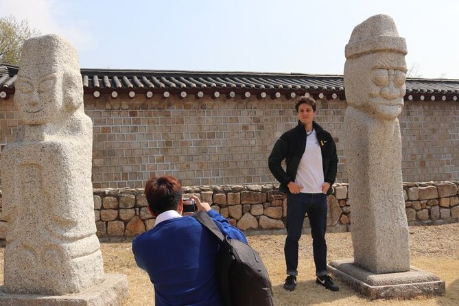 Seoul Highlights & Hidden Gems Tours by Locals: Private + Custom - Gwanghwamun Plaza area: statues and the official story of Korea