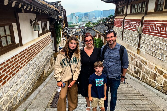 Seoul Highlights & Hidden Gems Tours by Locals: Private + Custom - Central culture streets: tea houses, crafts, and street energy