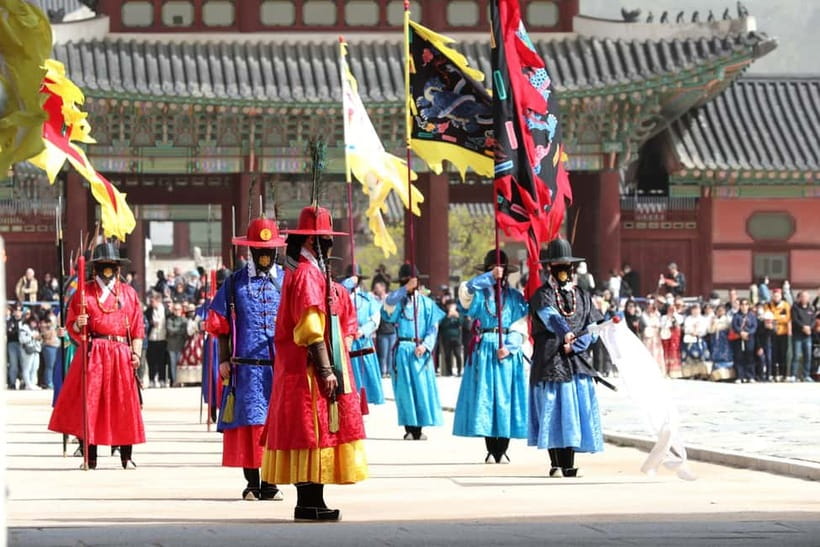 Seoul: Highlights of Seoul Full-Day Tour - Bukchon Hanok Village: the North Village photo walk