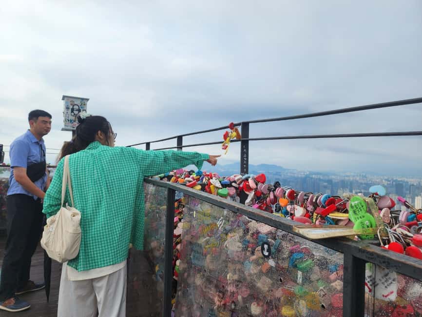 Seoul: Highlights of Seoul Half-Day Tour - A fast Seoul fix: tower views, palaces, and market time