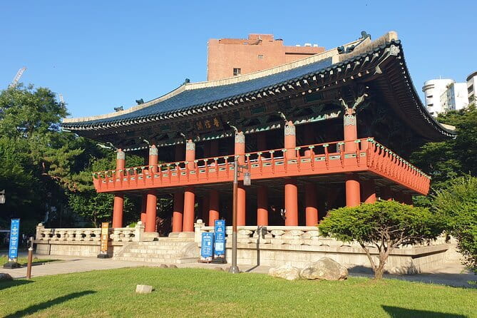 Seoul History Walking Tour - City Hall, Seoul Plaza, and Jeongdong Observatory viewpoints