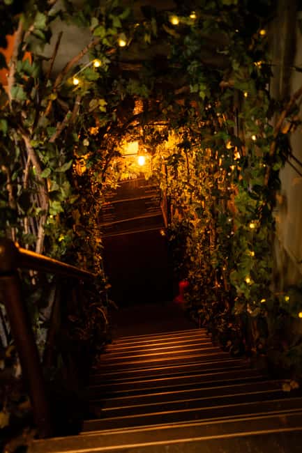 Seoul: Hongdae, Animation&Game, Theme Cafe Walking Tour - The walking pace: 3 hours, short visits, and plenty of chances to look around