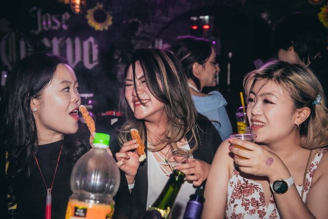 Seoul: Hongdae Premium Pubcrawl with Open Bottles - The flow: meeting point, mobile ticket, and pacing