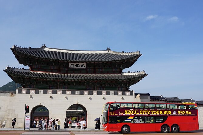 Seoul Hop-On Hop-Off Downtown Palace Course - Using the Audio Guide Without Fighting the Volume