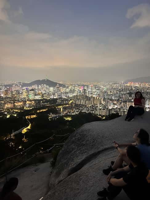 Seoul: Inwangsan Sunset Hike with Guide - Beombawi Rock (Tiger Rock): the night view and snack break that matters