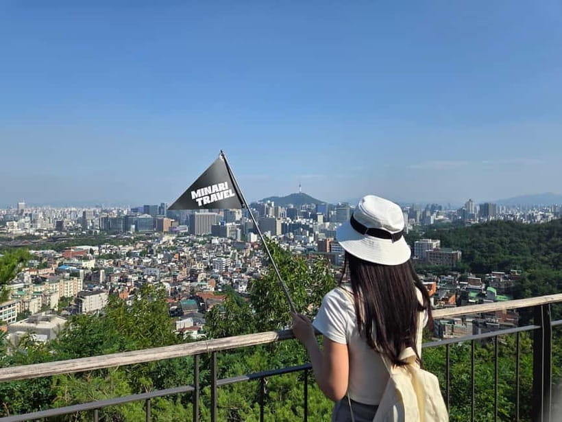 Seoul: Inwangsan Sunset Hike with Guide - The descent with torchlight: why the return feels different