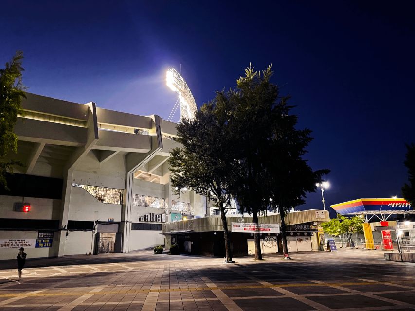 Seoul: Jamsil Baseball Stadium Game Ticket with Dinner& Beer - The guide’s job: making the game make sense while you still have fun