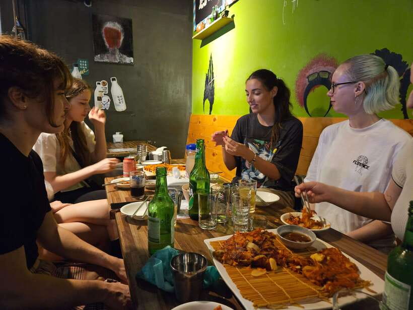 Seoul: Korean Drinking Games Night (non-drinkers welcome) - How the 2-hour night flows inside a small bar session