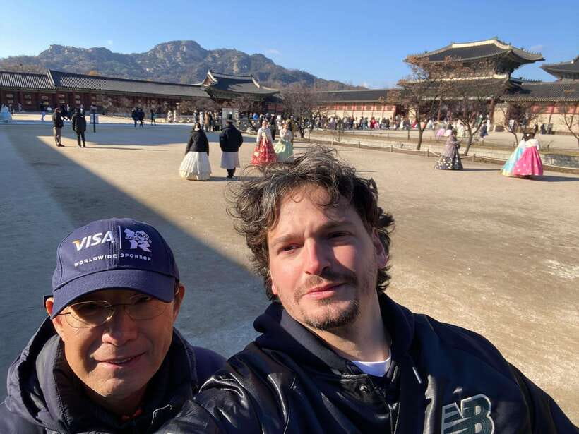 Seoul : Must-see & Hidden Gems Private Walking Tour - Markets and dining: the part where your guide can save you real money and time