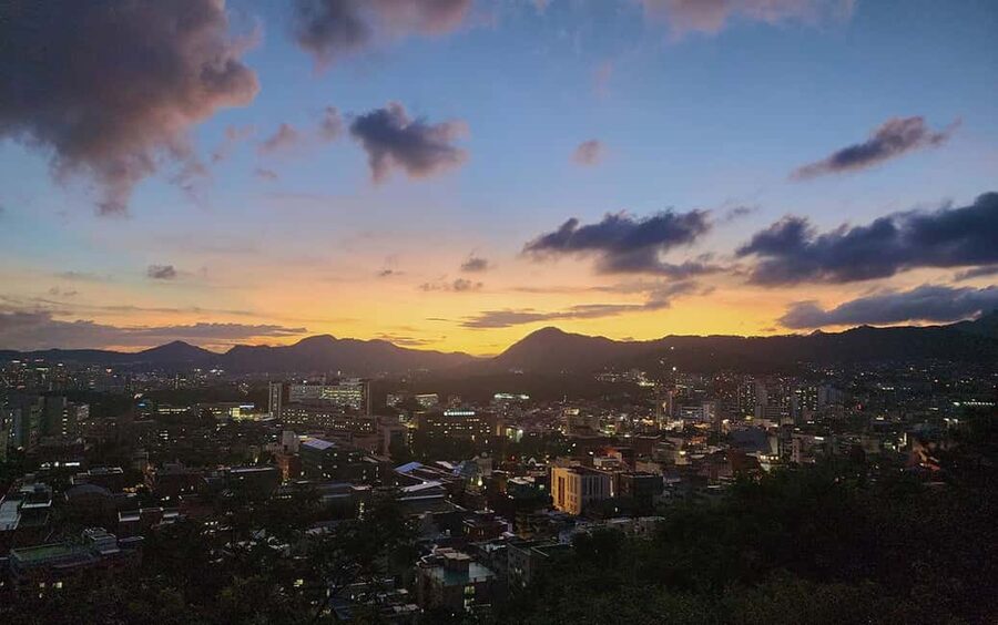 Seoul Night Tour: Naksan Park & Hidden Jems - The Itinerary Rhythm: Van Minutes That Save Your Energy