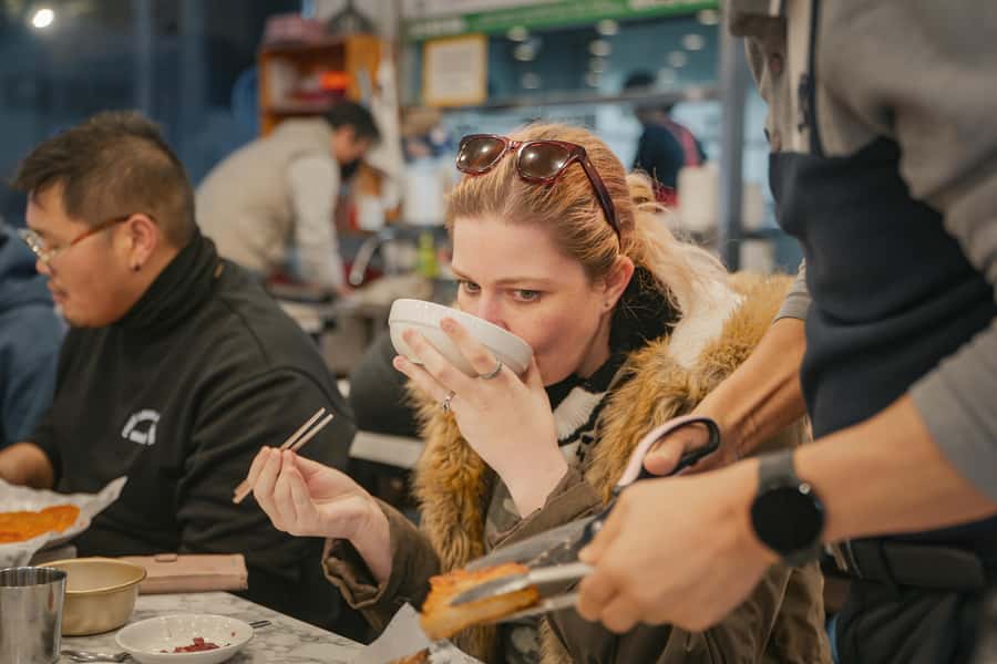 Seoul: Palace, Temple and Market Guided Foodie Tour at Night - Walking Level and What to Wear for Cold Seoul Nights