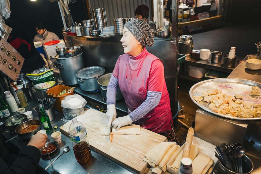 Seoul: Palace, Temple and Market Guided Foodie Tour at Night - How the Hyehwa Meeting Point Sets You Up for an Easy Night