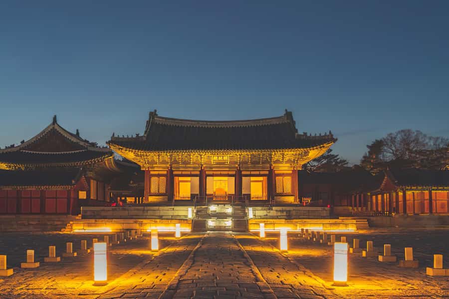 Seoul: Palace, Temple and Market Guided Foodie Tour at Night - Jogyesa Temple at Night: Calm Buddhism Between Street Noise and Street Food