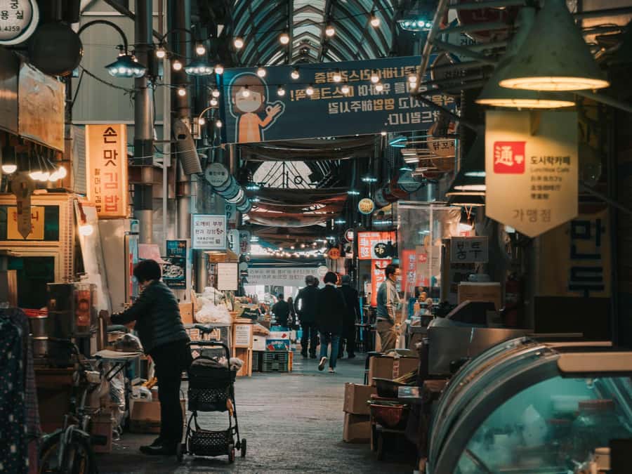Seoul: Palace, Temple and Market Guided Foodie Tour at Night - Daehak-ro and Jongno Energy: Why the Route Works for First-Time Seoul Night Walks