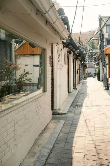 Seoul: Perfume-Making Workshop in a Hanok - The scent-choosing step: questionnaire, seven fragrance types, then 500-ingredient comparison