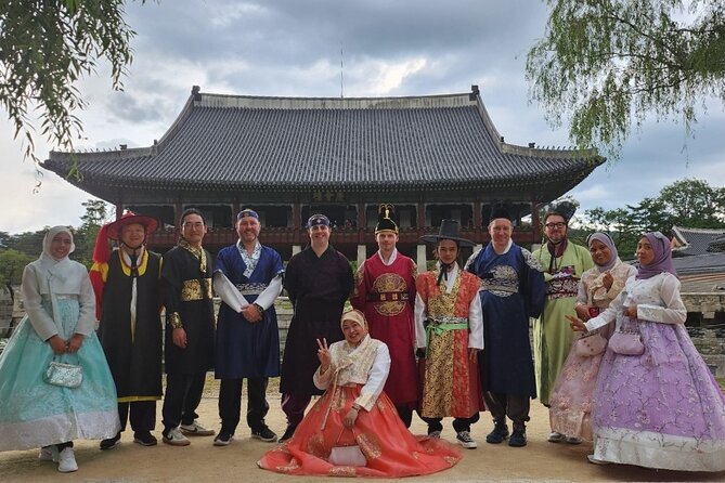 Seoul Private 4 Hour Tour with A Korean Buddy - Transportation Reality: Subway, Bus, Taxi, and Private Vehicle Options