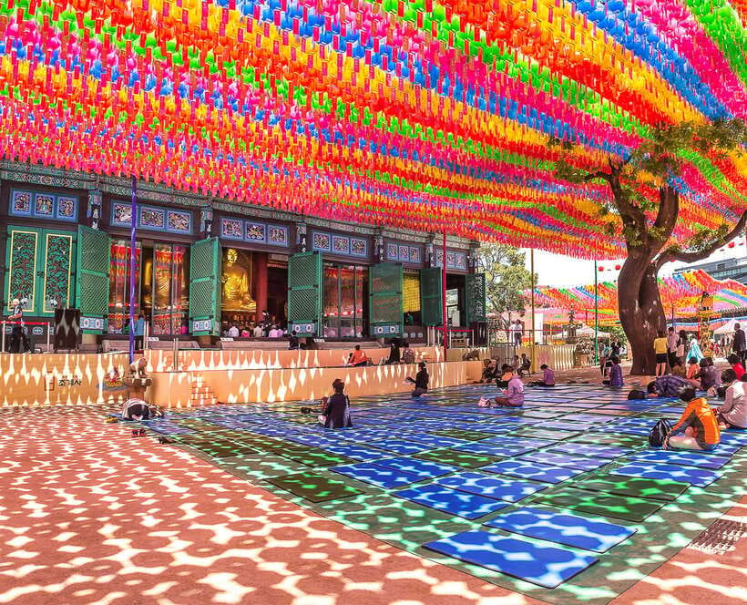 Seoul: Private Car Tour with Licensed Professional Guide - Bukchon Hanok Village: tradition you can walk through