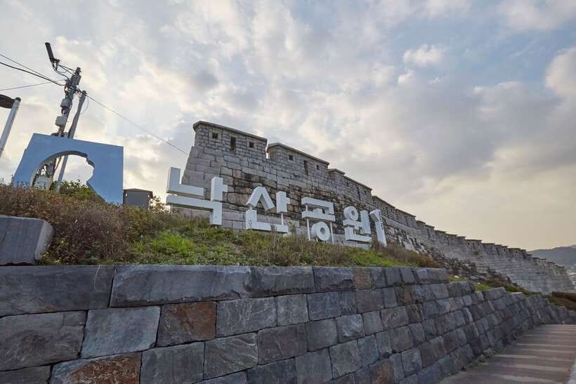 Seoul: Private Car Tour with Licensed Professional Guide - Dealing with closures, traffic, and schedule changes