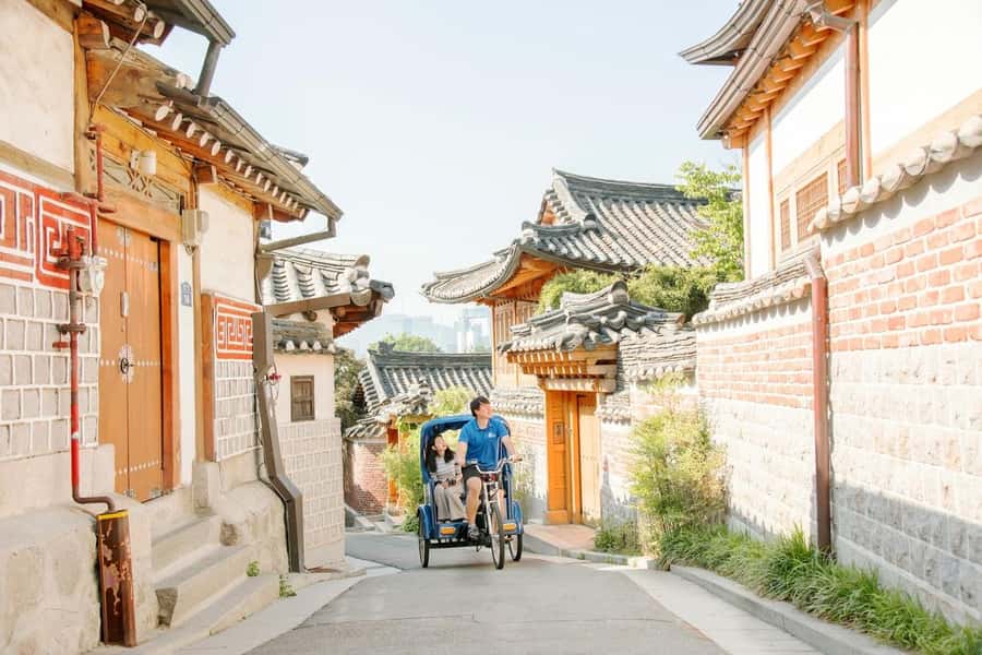 Seoul Private Pedicab Tour : Bukchon Anguk Hanok Village - Pedicab comfort and the Bukchon hill problem