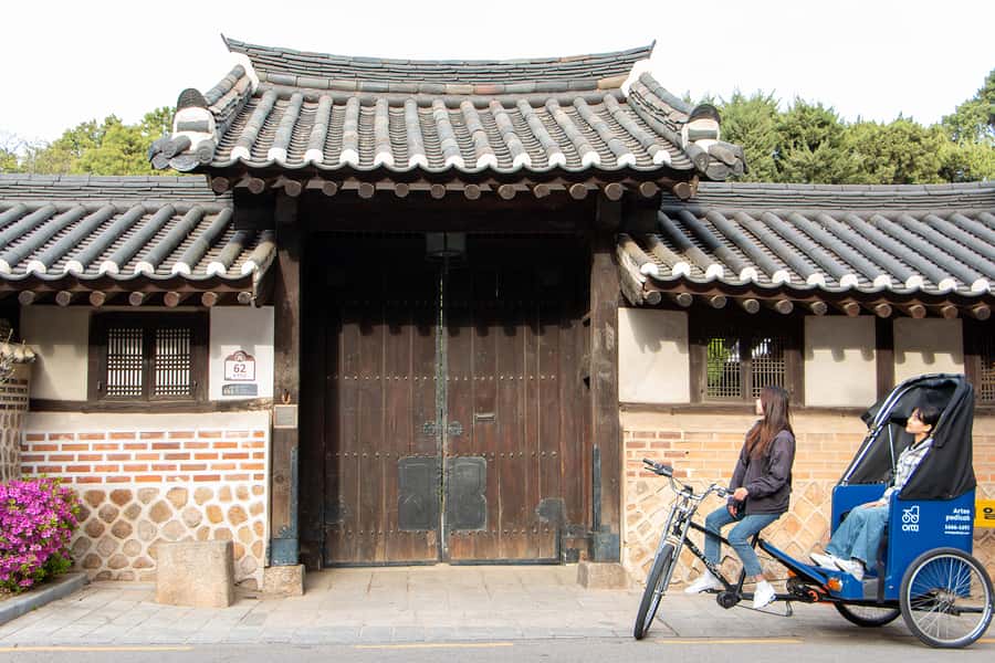 Seoul Private Pedicab Tour : Bukchon Anguk Hanok Village - The 120-minute flow: Hanok lanes, Seochon alleys, and palace wall views