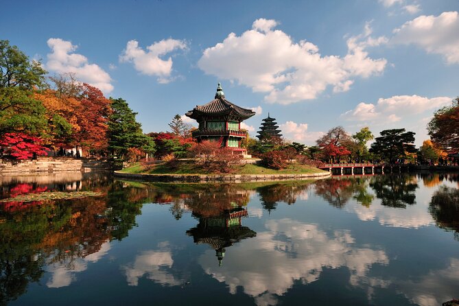 Seoul Private Tour Gyeongbok Palace Bukchon and Gwangjang Market - Bukchon Hanok Village Photos Without the Time Sink