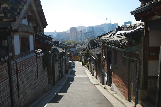 Seoul Private Tour Gyeongbok Palace Bukchon and Gwangjang Market - Getting Around: Pickup, Mobile Tickets, and a Private-Group Flow