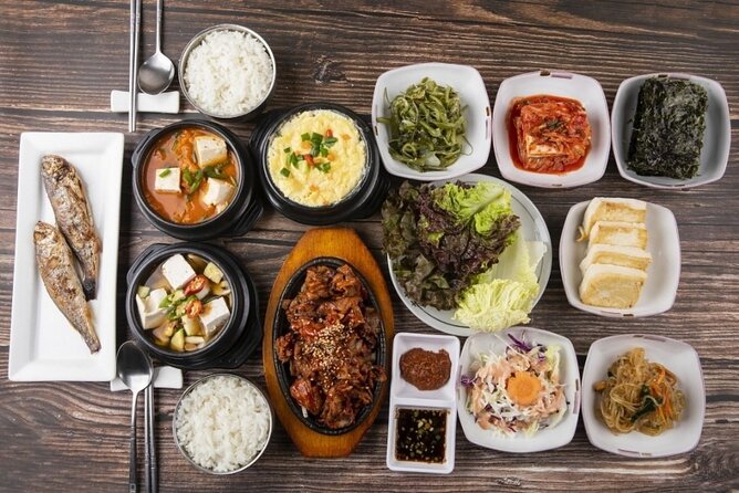 Seoul Private Tour: Palace, Bukchon, Insadong & Han River Cruise - Yeouido Han River Park + Cruise: Seoul Seen From Water
