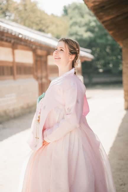 Seoul: Professional Hanbok Photography at Gyeongbok Palace - Meeting Yong Kwon at Gyeongbokgung Station Exit 4