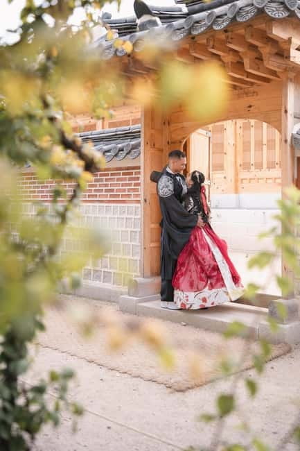 Seoul: Professional Hanbok Photography at Gyeongbok Palace - What you actually get: editing, selections, and Polaroids