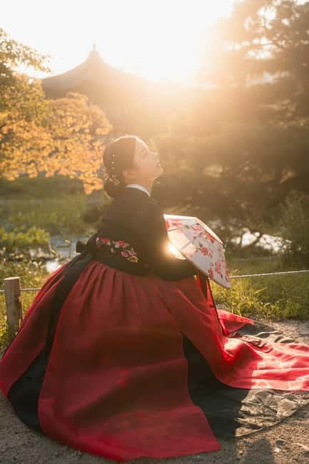 Seoul: Professional Hanbok Photography at Gyeongbok Palace - Is this also a palace tour?