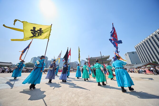 Seoul Royal Palace,Bukchon Hanok Village & Gwangjang Market Feast - The Gwanghwamun Gate moment and guard-changing energy