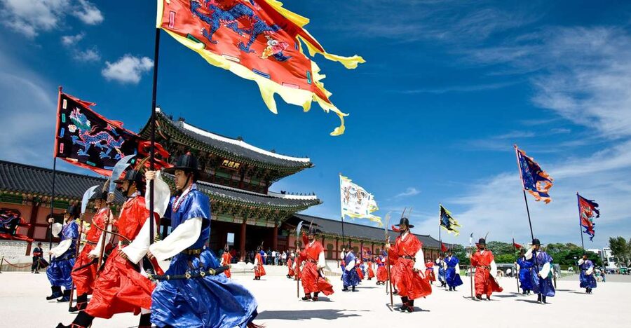 Seoul: Royal Palace Morning Tour including Cheongwadae - Gyeongbokgung Palace: where the Joseon court took center stage
