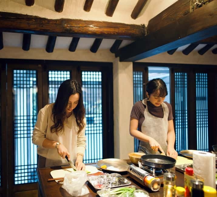 Seoul: Royal Seoul Cooking Class in a 100-Year-Old Hanok - Entering the 100-Year-Old Hanok Kitchen Near Seoul’s Palaces