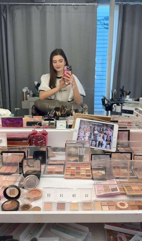 Seoul: Sihyunhada Photo, Personal Color, Makeup&Hair TOUR - The online consult and your 1:1 styling plan with Kevin