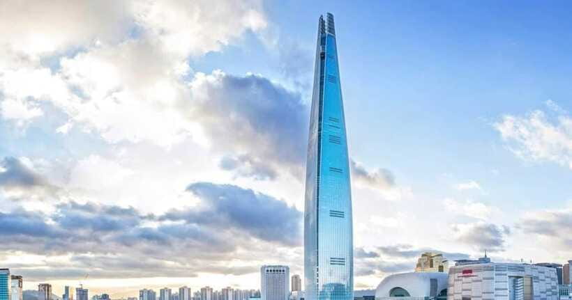 Seoul: Sky Lotte World Tower Ticket - Shopping, snacks, and the 123 Restaurant sunset moment